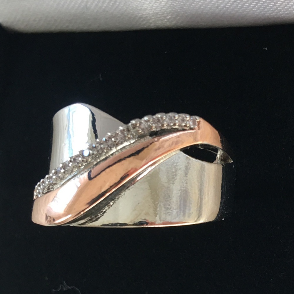 Gorgeous Stamped 925  in Silver/Rose Gold Size 6
